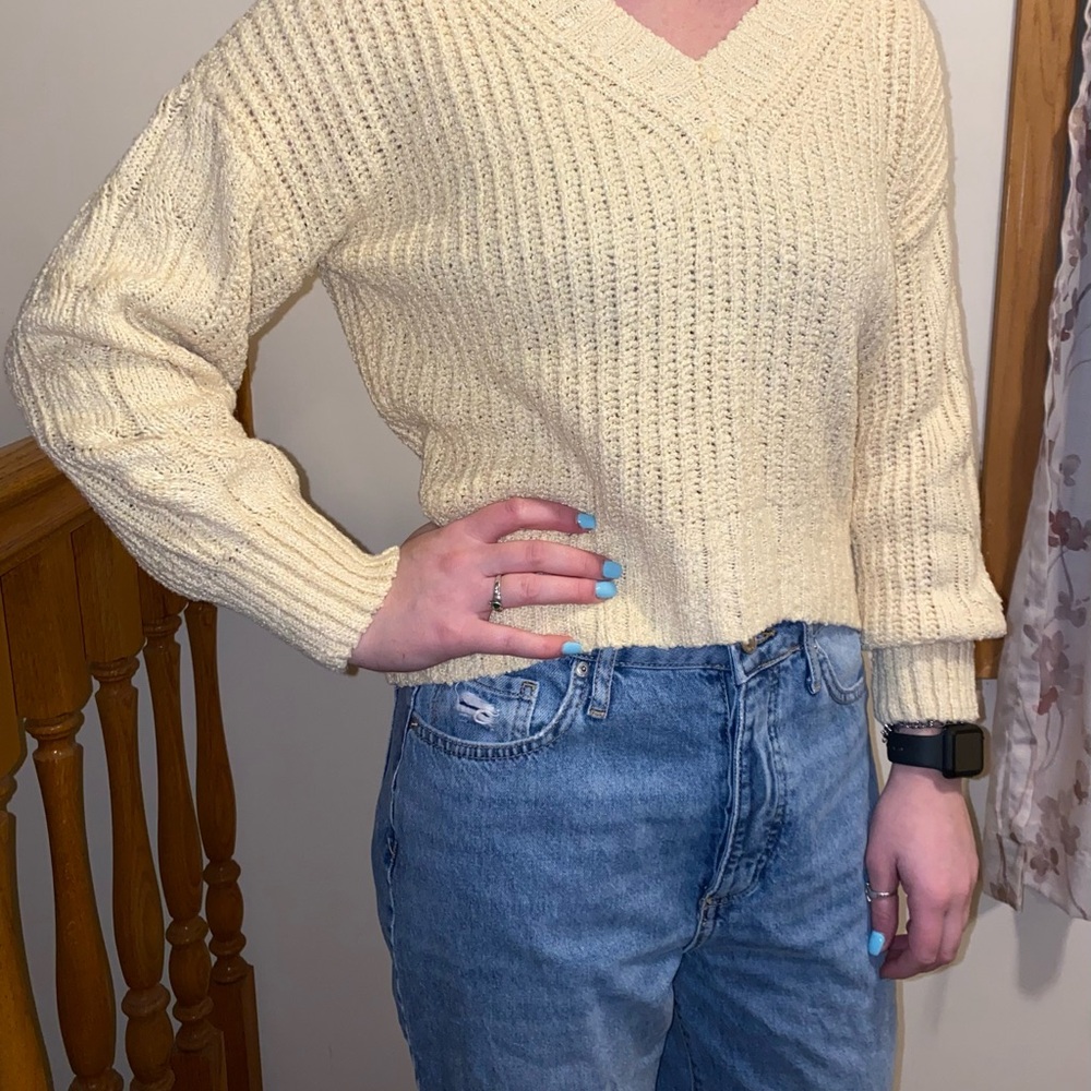 SO Cream V-Neck Cable Knit Sweater